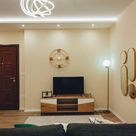 Luxury Apartment At Myslym Shyri Tirana Eksteriør billede
