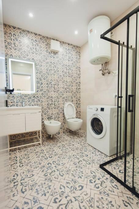 Luxury Apartment At Myslym Shyri Tirana Eksteriør billede