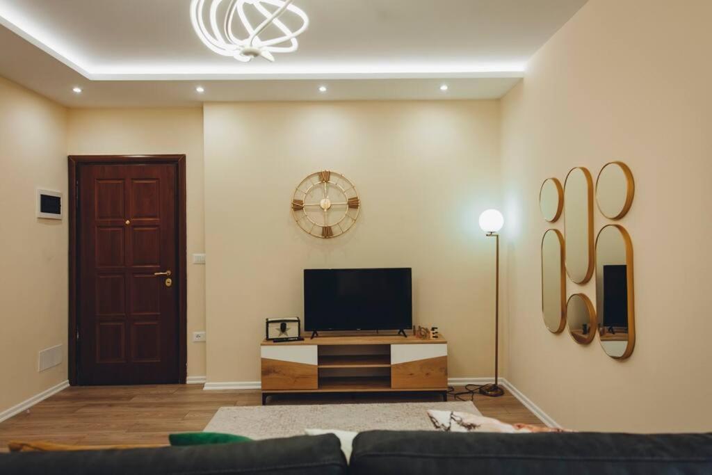 Luxury Apartment At Myslym Shyri Tirana Eksteriør billede