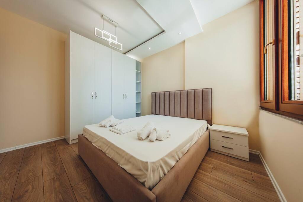Luxury Apartment At Myslym Shyri Tirana Eksteriør billede